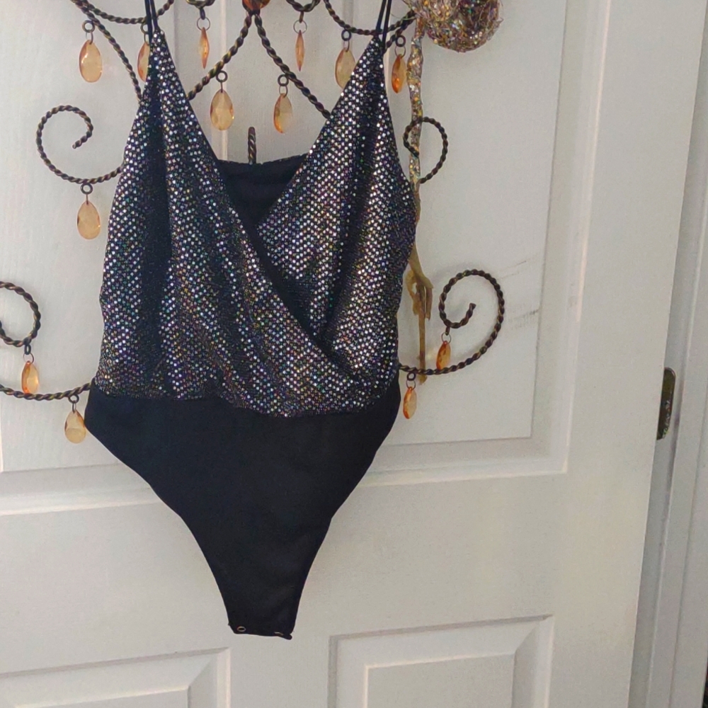 Snap Bottom~ One -Piece Body Spaghetti Strap Top~ Metallic Sequins~No- Closure